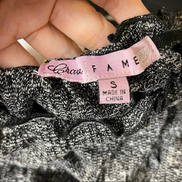 A19), Grave Fame Scoop Neckline Cap Sleeve Tie-knot size Small - Picture 8 of 9